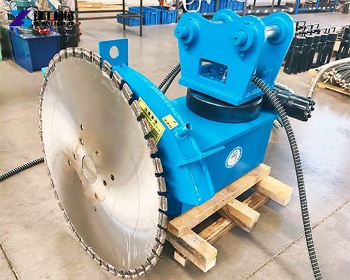 excavator-mounted tree saw